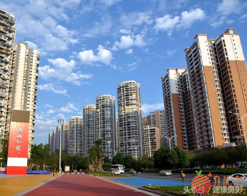 泸州地处四川盆地南缘与云贵高原的过渡地带，地势北低南高。北部为河谷、低中丘陵，平坝连片，为鱼米之乡。 ...