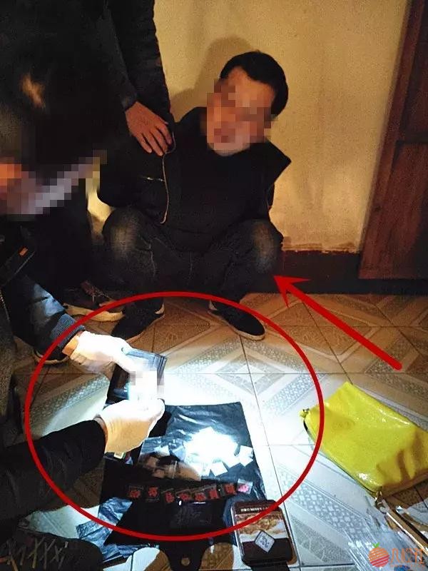 泸州1女4男他们在房间干什么？警察蜀黍告诉你！