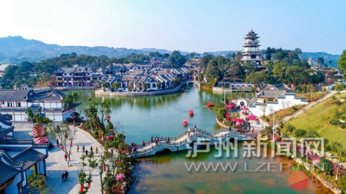 2月19日大年初四，叙永县江门桃花坞景区，游人络绎不绝。泸州日报记者 牟科 摄影报道