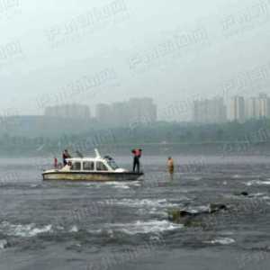 泸州男子长江边洗手不慎落水被卷走 抱住石头捡回一命