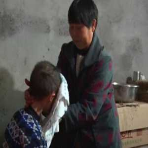 泸州女子义务照顾残疾邻居30多年 被赞最美邻居