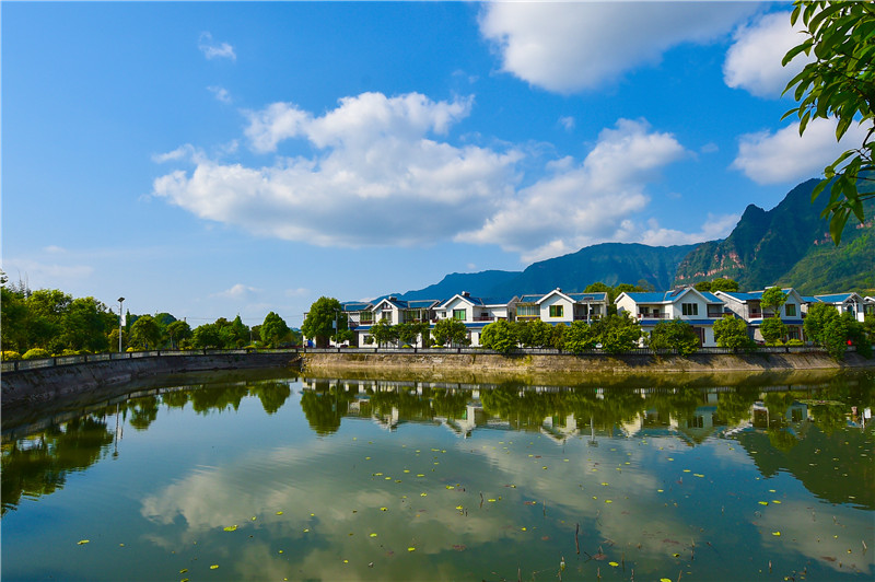 泸州叙永：新村四月如画卷