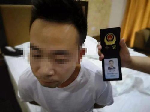 泸州假警察遇同行浑身是戏 女友被蒙在鼓里