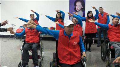 泸州男子7年前被跳楼者砸中半身瘫痪 7年后逆境中重生