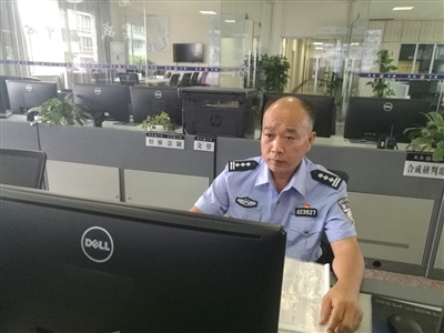 女子酒后欲自杀 泸州民警急得唱“世上只有妈妈好”