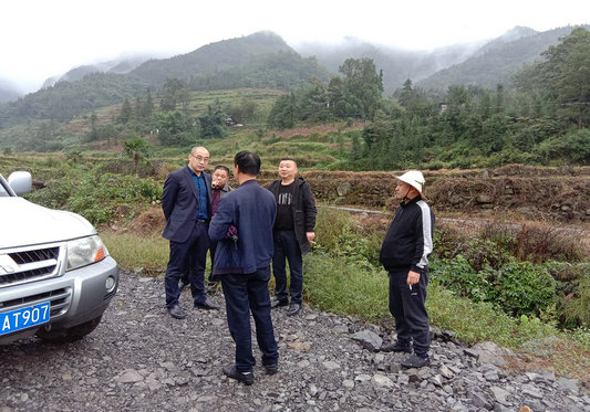 古蔺县委常委、农工委主任刘泽军到箭竹苗族乡调研乡村振兴、农村改革试点工作