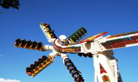 酒城乐园，位于泸州市江阳区城西公园东部山谷区，看着很漂亮