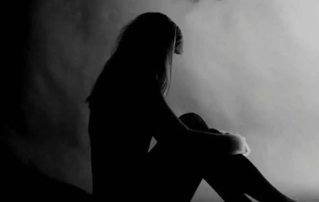 青岛一90后女老师沦为毒贩！她曾是名校乖乖女，吸毒只想给男友证明：毒品可以戒…