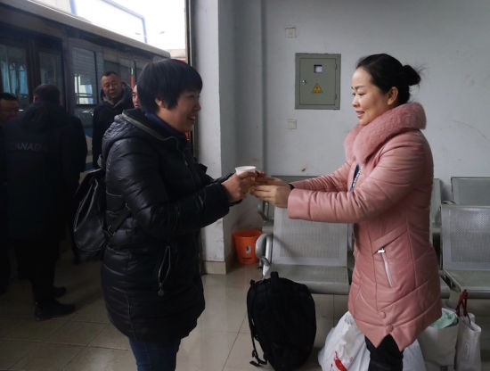 泸州龙马潭设置农民工返乡服务点温暖回家路&mdash;中国新闻网&middot;四川新闻 ...