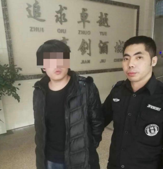 外省小伙来泸州见游戏中网友 盗窃赃款成全女友“当英雄”