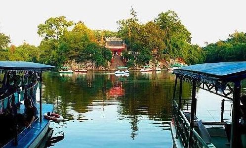 曾是蜀中小蓬莱，今日却无人游玩