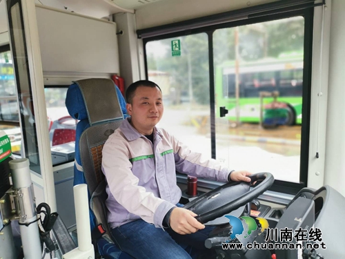 救人不含糊 泸州这对公交双胞胎兄弟好样的！