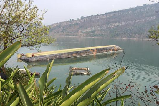 四川泸州籍运沙船在云南金沙江倾覆 有人员失踪