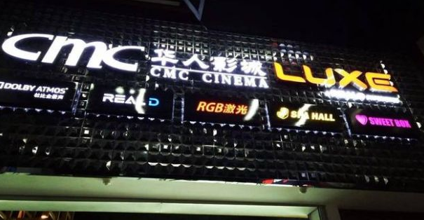 雨夜惊魂！摩尔广场电梯突然停运，泸州一家三口被困近40分钟……