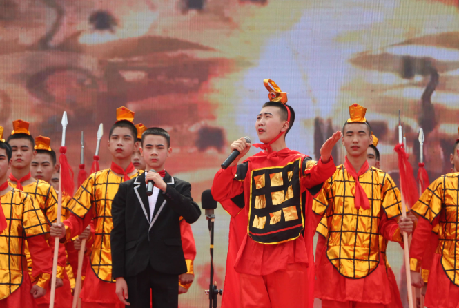 第八届“青春泸县”校园文化活动在泸县梁才学校举行