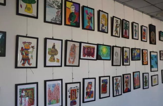 泸县梁才学校举行“师生书画美术作品展”活动