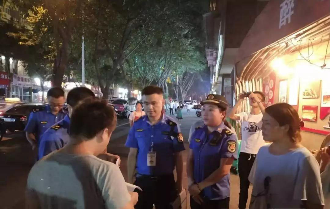 泸州市龙马潭区综合行政执法局持续开展夜市专项整治行动