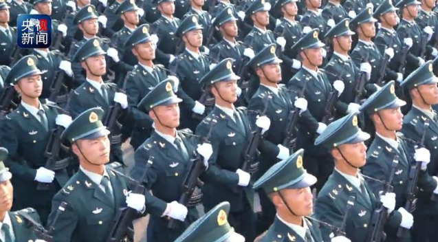 火箭军方队：操控大国重器