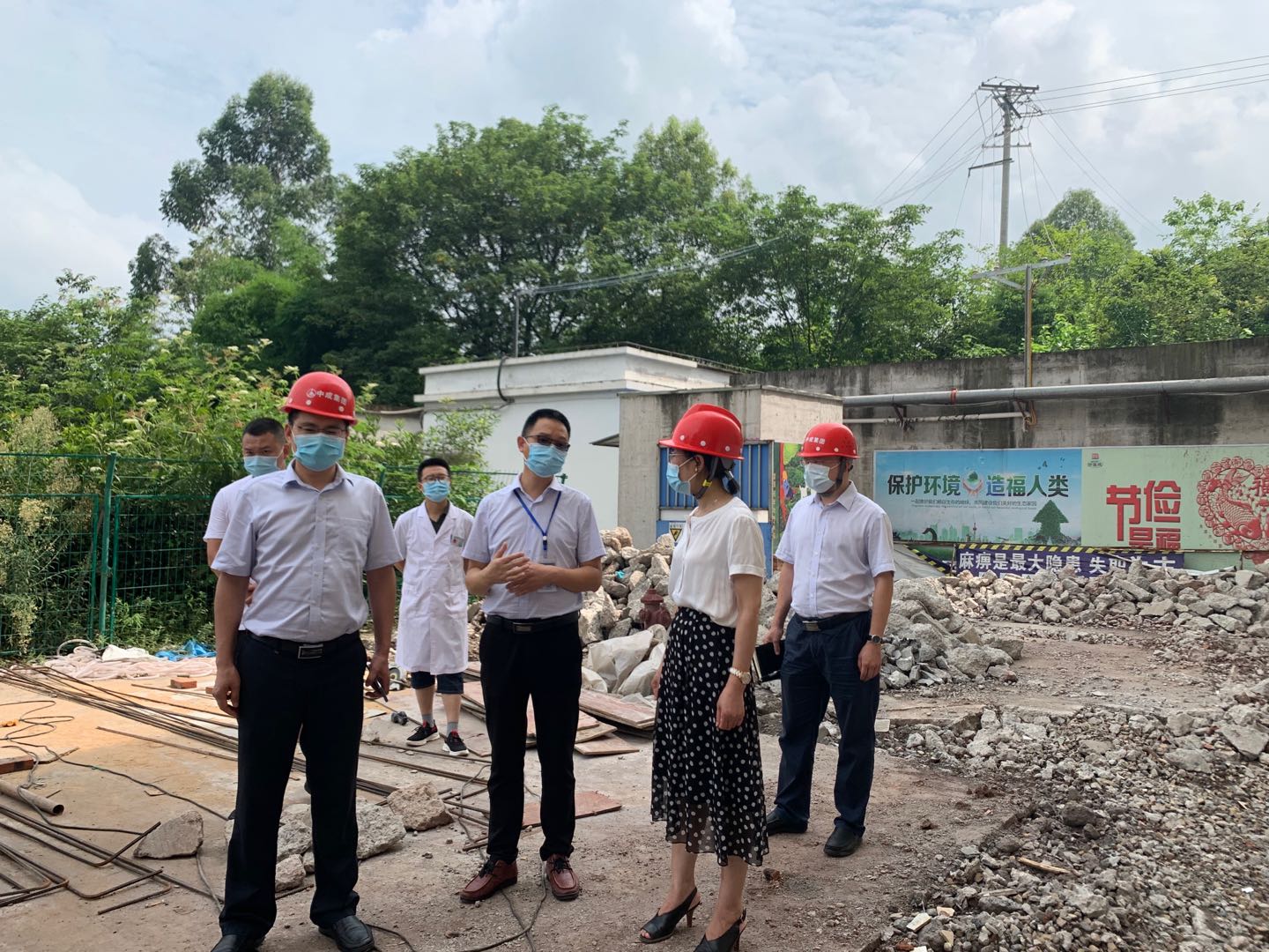 副县长杨开春率队到天兴镇督导卫生院二期改扩建工程项目建设