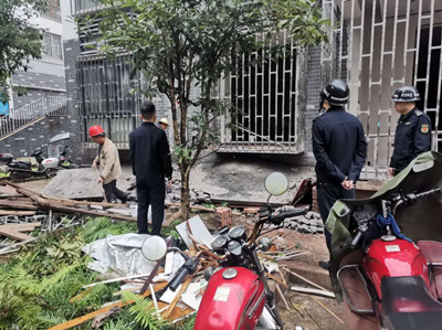 叙永县综合行政执法局：依法拆除违章建筑