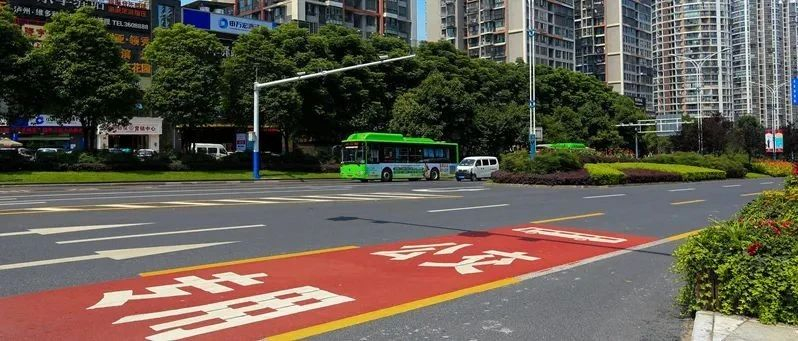 泸州车主们：专拍违法占用公交专用道！泸州新增81个电子监控点（附点位）