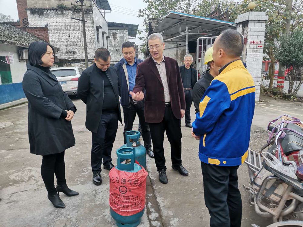 泸县人大常委会副主任杨怀清率队 调研我县燃气企业