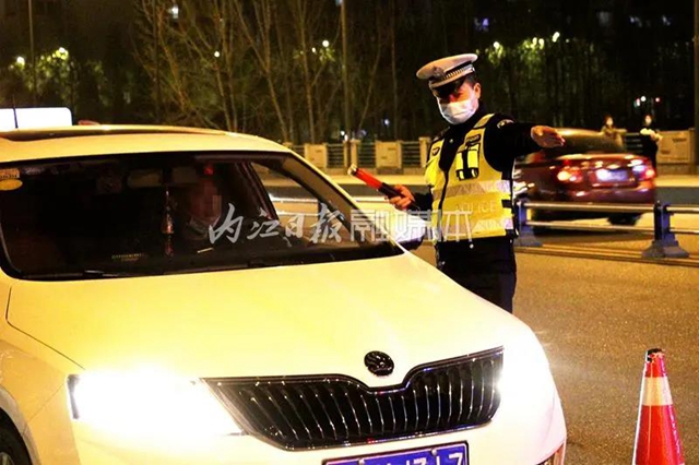 引以为戒！内江交警公布一起交通违法典型案例_川南在线