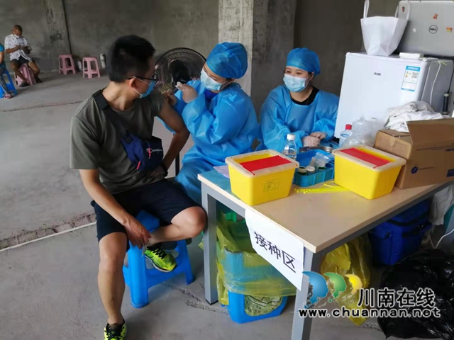 龙马潭区鱼塘街道：巡回接种，创新服务，加快筑牢免疫屏障