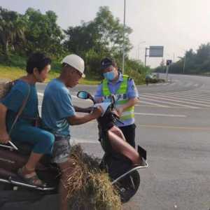 天兴镇开展交通安全劝导工作