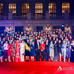 玫瑰铿锵|中国沈酒集团副董事长谢丽荣膺今年酒业卓越女性领导者